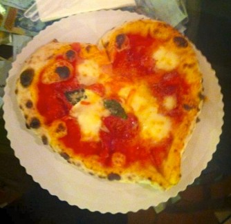 Gusta Pizza forma di cuore Firenze