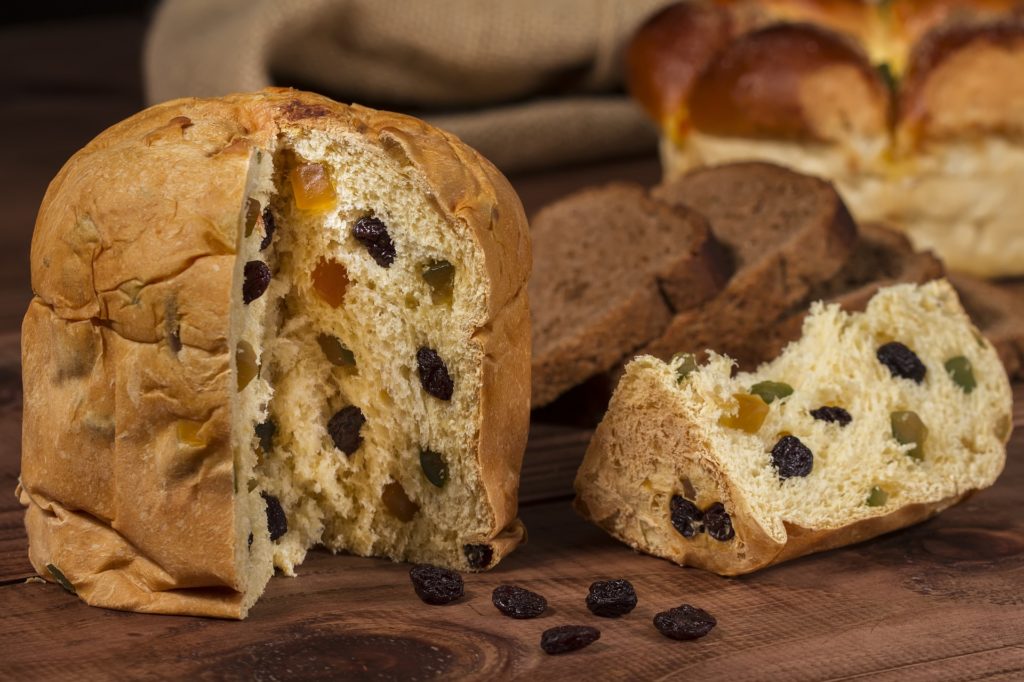 what is the difference between pandoro e panettone