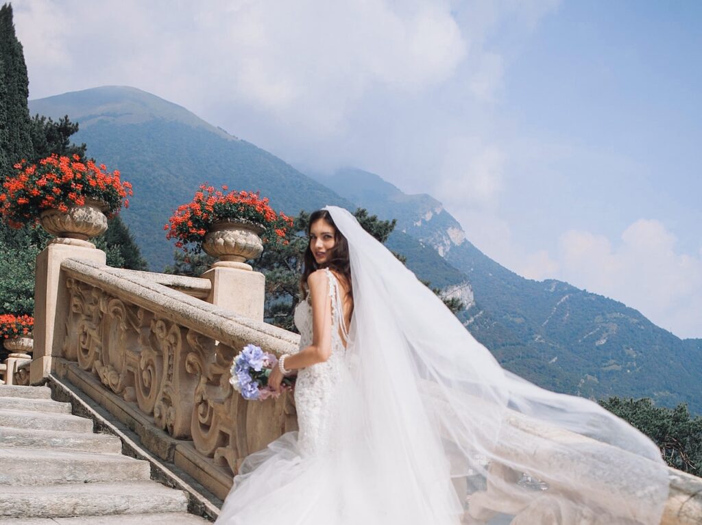 bridal gawn in Amalfi destination wedding